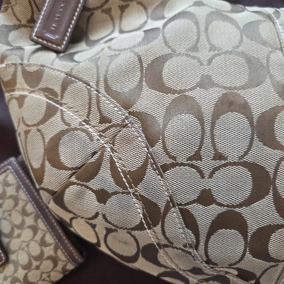 Coach Signature 15" Jacquard Hobo in Beige Brown + Matching Wallet - Picture 4 of 16
